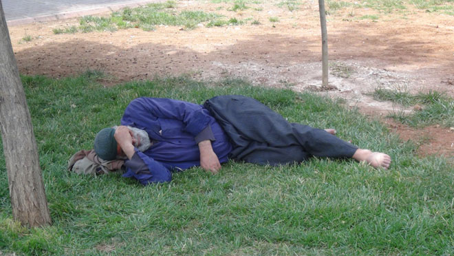 Vatandaşlar parklarda zaman geçiriyor