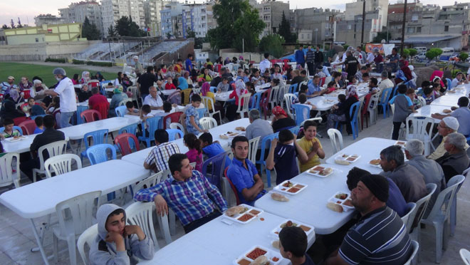 Iftar yemeğine ilgi büyük