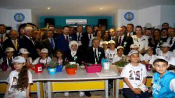Geleceğimi koruyorum projesinin resim yarişmasi il birincisi ilçemizden...