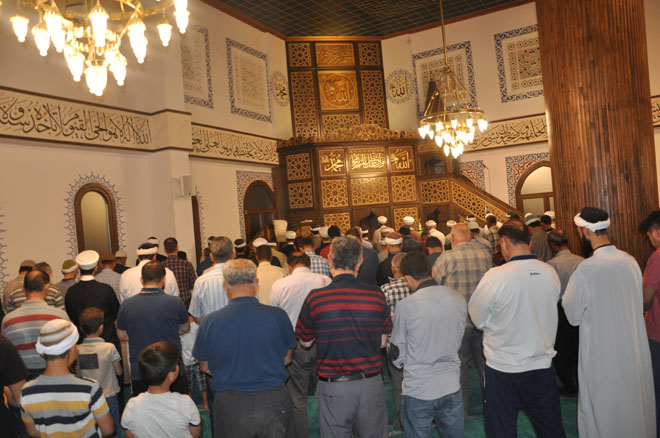 Haci fatma mehmet cankesen külliyesinde teravih heyecani