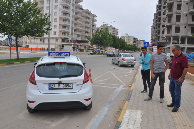Sürücü adaylari zorlu kurslardan geçiyor