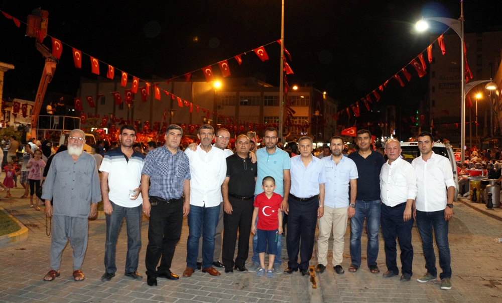 Nizip Ticaret Odası Demokrasi Nöbetinde Nizip Ticaret Odası Demokrasi Nöbetinde