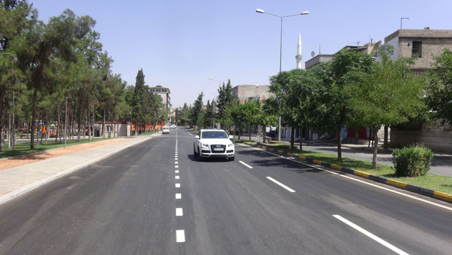 Yol çizgileri yenileniliyor