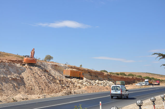 Yol çalişmasi başladi