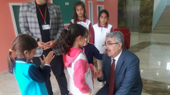 İlçe Milli Eğitim Müdürü Sayın Cengiz GÜNDEŞ´ten Özel Ayyıldız İlkokulu Ortaokuluna z
