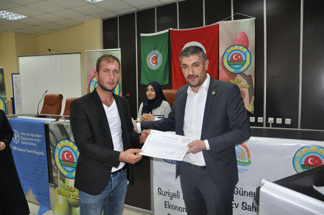Suriyeli kursiyerler belgelerini aldi