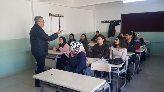 İlçe milli eğitim müdürümüz sayın Cengiz GÜNDEŞ Aday öğretmenlerin eğitimlerini ziyar