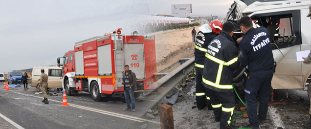 Hastane yolunda kaza 5 ölü 3 yarali