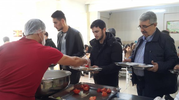 İlçe milli eğitim müdürümüz sayın Cengiz GÜNDEŞ Aday öğretmenlerle Kahvaltıda bir ara