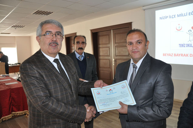 Okullar beyaz bayraklarini aldi