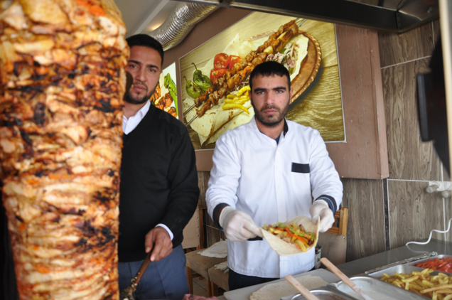 Osmanli kebap ve döner de özel soslu döner