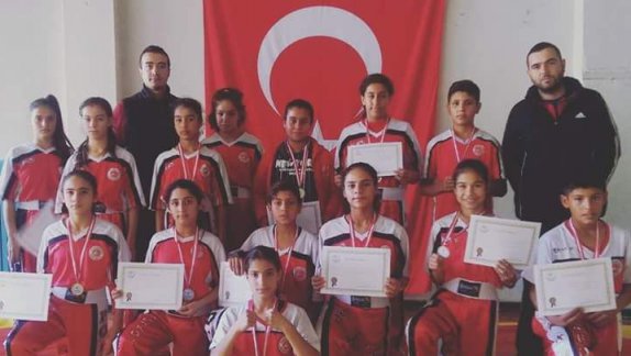 Yıldızlar Kick Boks Müsabakalarında  Kumla Ortaokulu Öğrencilerinden Büyük Başarı...