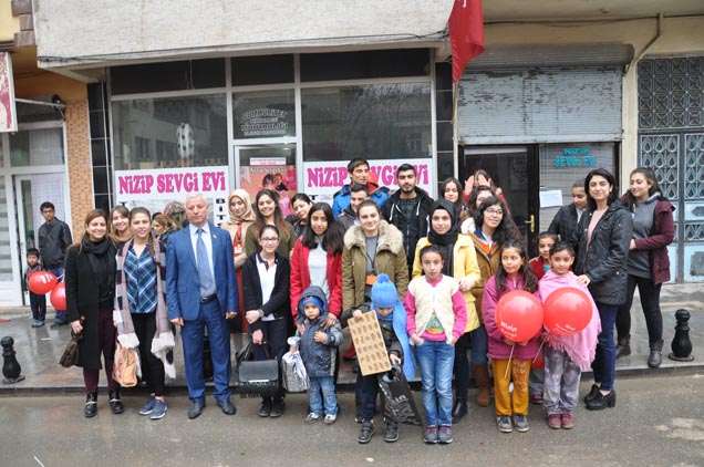 Arti koleji nden oyuncak yardimi