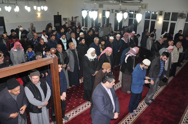Suriyeliler afrin için dua etti
