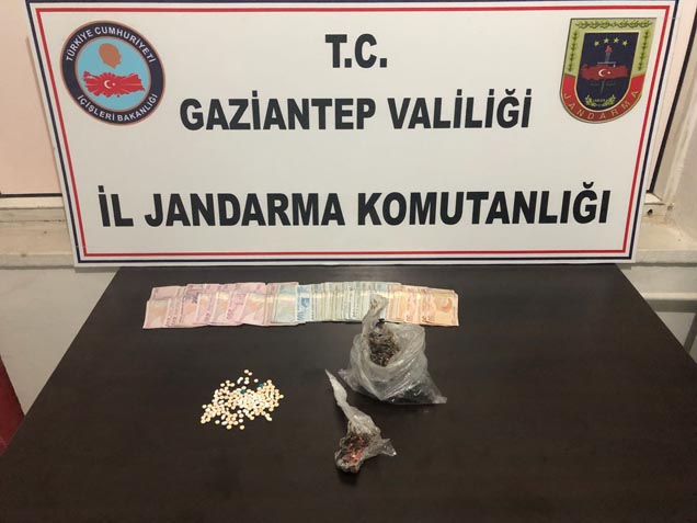 Uyuşturucu haplari sobada yakarken yakalandilar
