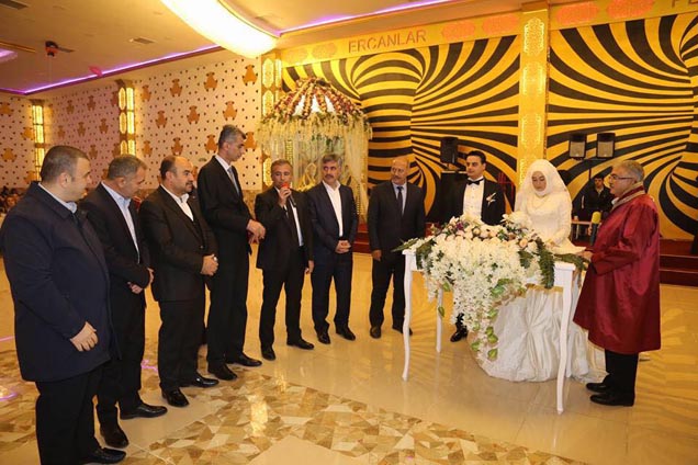 Yakar ailesinin mutlu günü