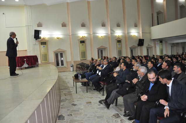 Gençlik platformu ndan konferans