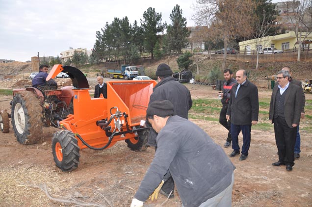 Nizip belediyesi nden dal parçalama makinesi