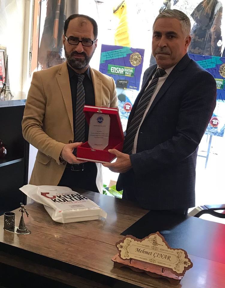 Türk diyanet vakfi ndan mehmet çinar a plaket