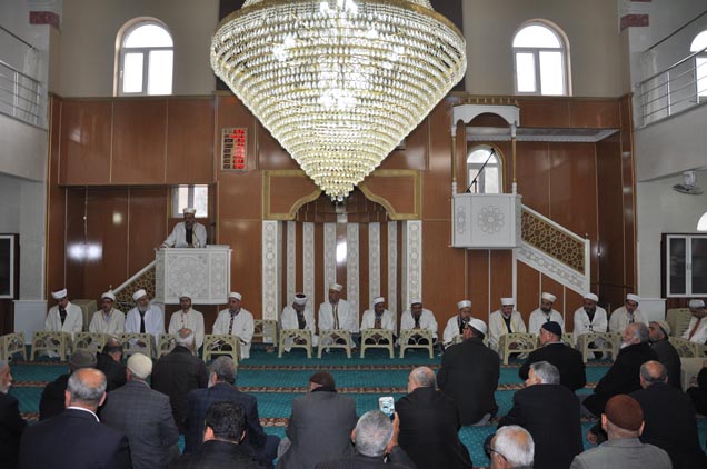 Imamlar şehitler için dua okudu
