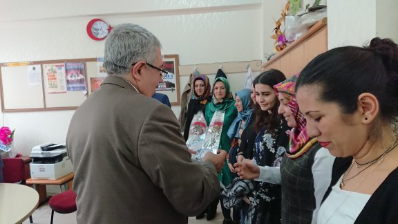 Kadın Öğretmenlerimizin 8 Mart Dünya kadınlar günü kutlandı.