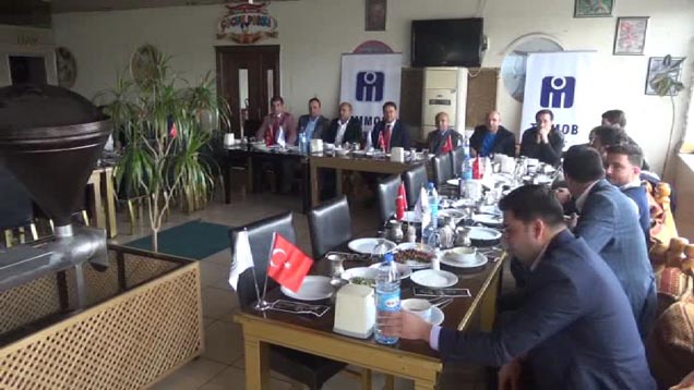 Inşaat mühendisleri yemekte buluştu