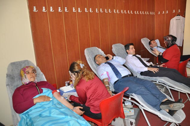 Tekel ilkokulu nda kan bağişi etkinliği