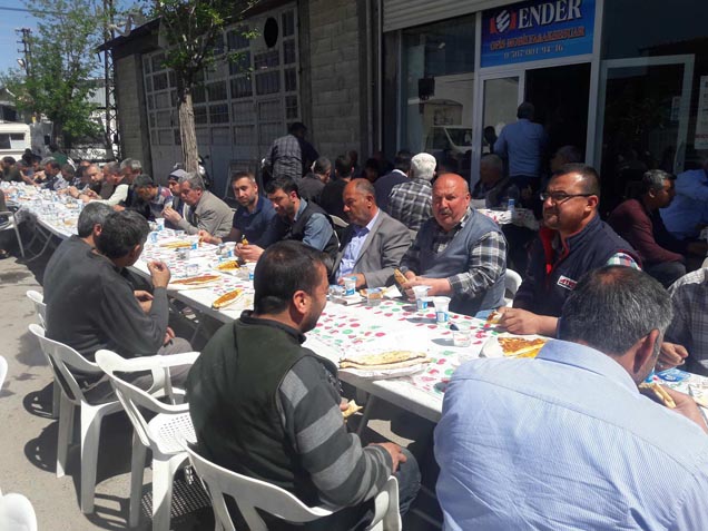 Marangoz ve mobilyacilar odasi ndan yemek