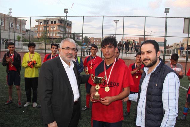 Liseler arasi futbol turnuvasi tamamlandi