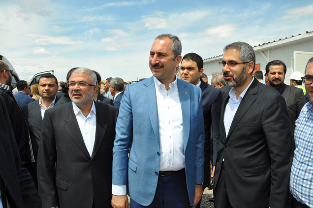 Bakanlar yol çalişmasini inceledi
