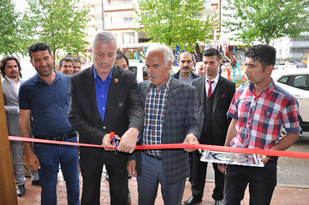 Bir demet dem cafe ve restaurant açildi