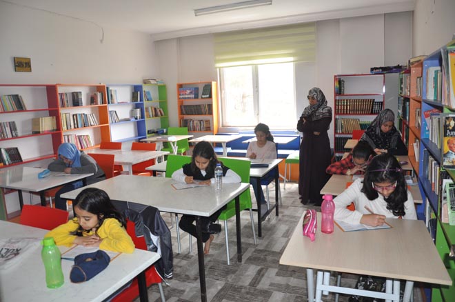 öğrenciler meal sinavi na katildi