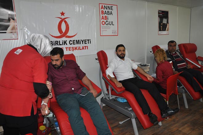 Milli birlik nizip ilçe teşkilati kan bağişladi