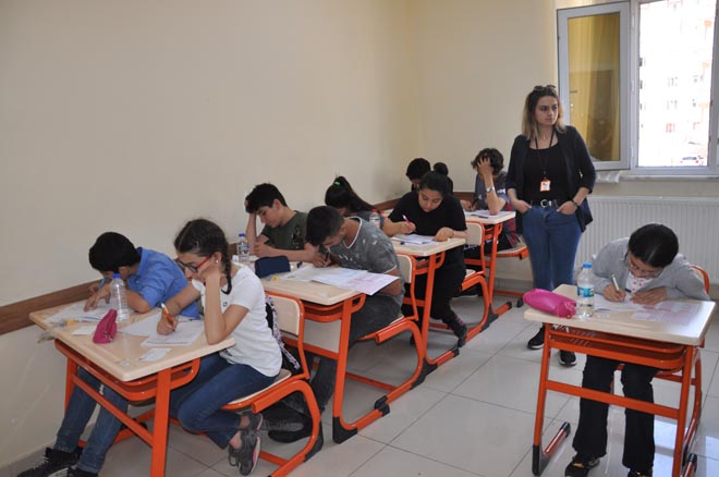 öğrenciler tatbikat sinavina katildi