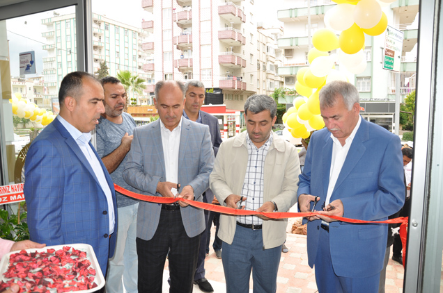 Larissa giyim açildi