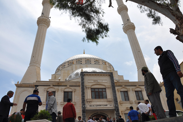 Bilal çeker cami ibadete açildi