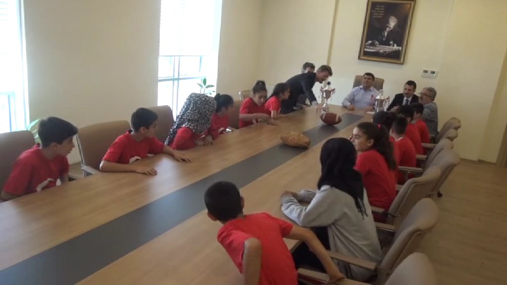Başarili sporcular kaymakam şahin i ziyaret etti