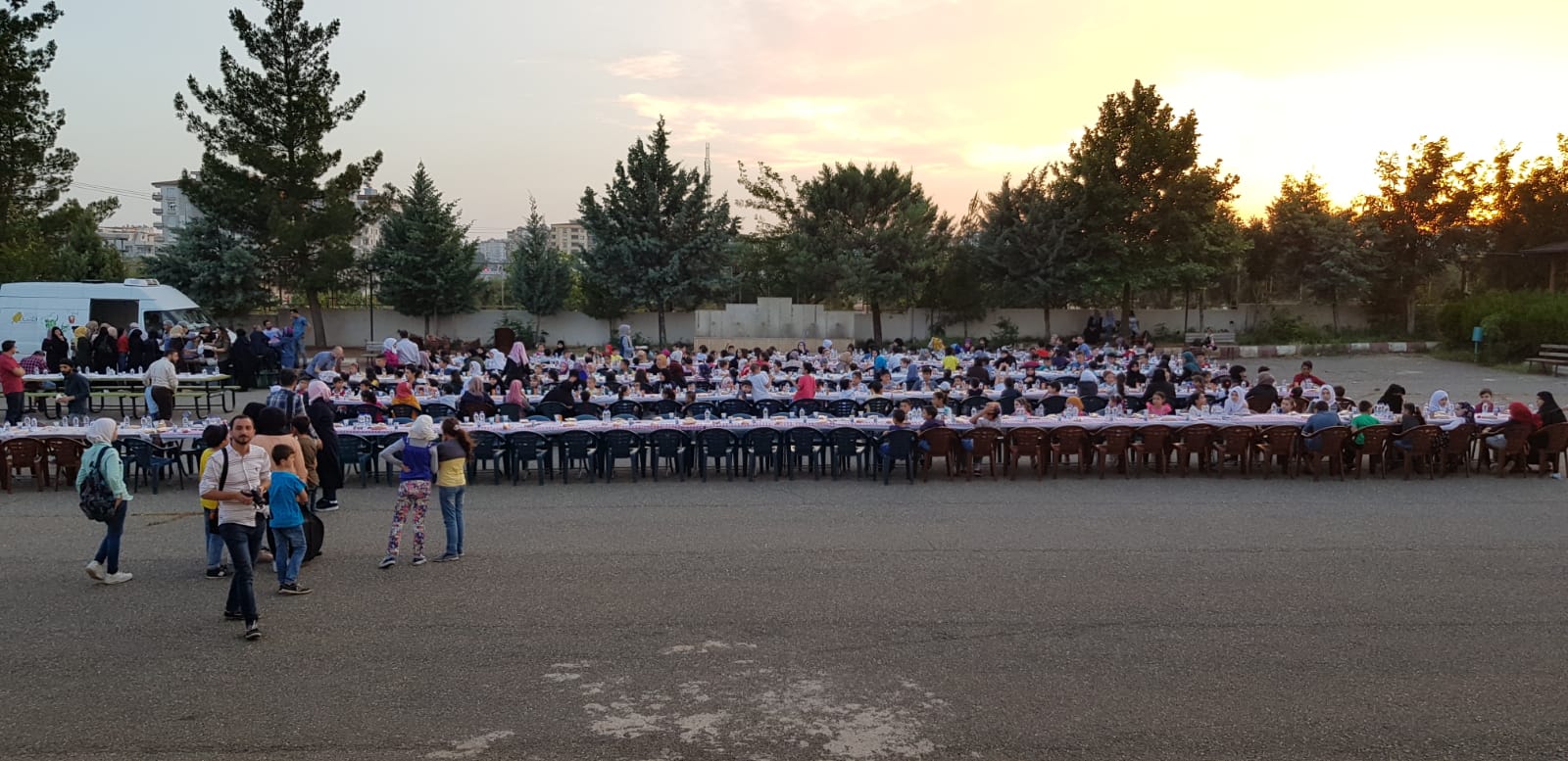 Nizip te yetimlere oyuncak hediye edildi
