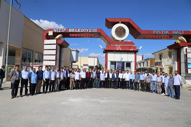 Fistik hali esnafindan ak parti ye yoğun ilgi