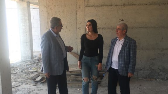 Nizip Özel eğitim okulu inşaatında hayırseverler Ömer PEKMEZ incelemelerde bulundu.