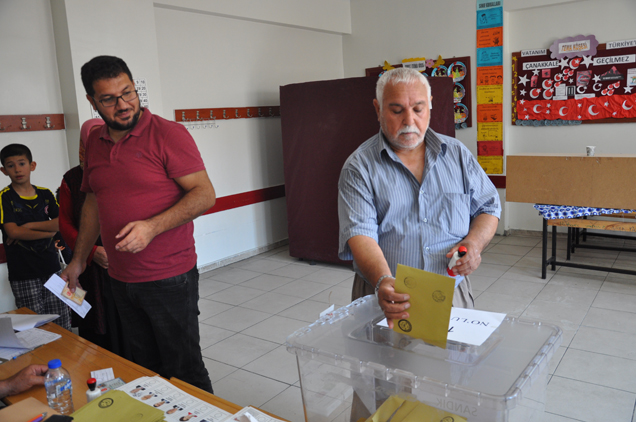 Vatandaşlar sandiğa koştu