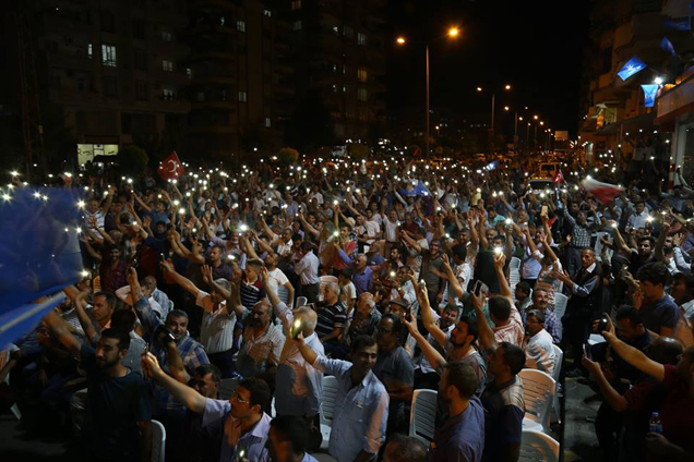 şahin  akdoğan ve sari dan teşekkür