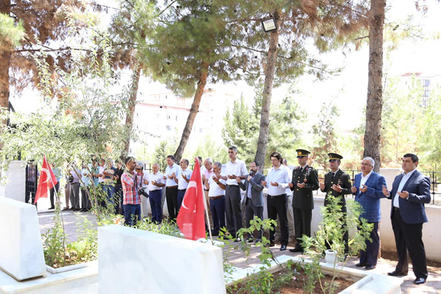 Nizip te onbeş temmuz nedeniyle şehitlik ziyaret edildi