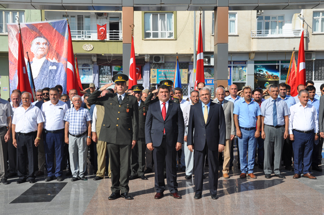 Zafer bayrami coşku ile kutlandi