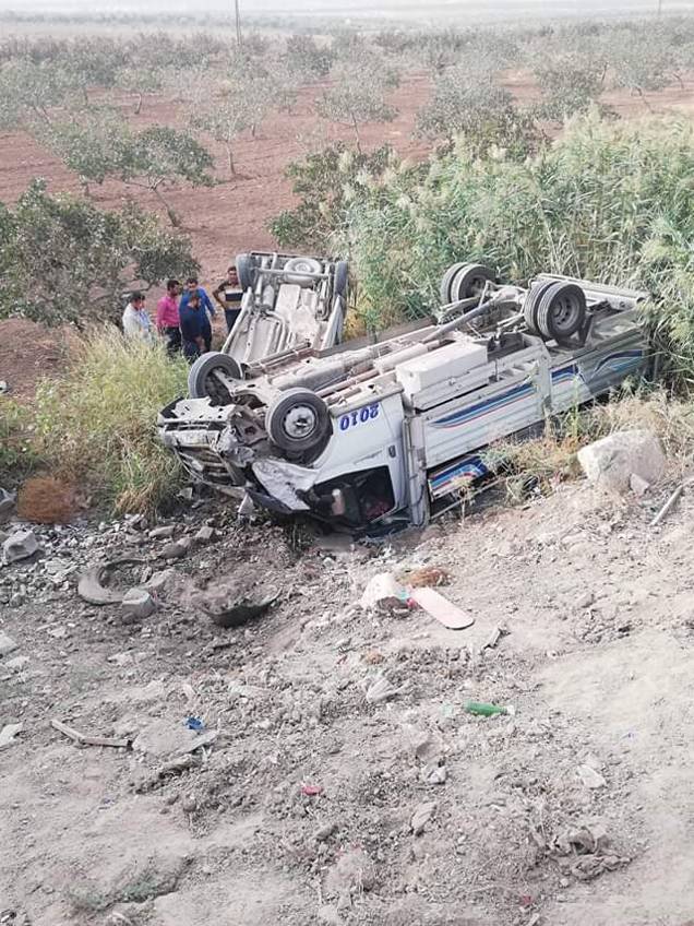 Birecik te kamyonet ile hafif ticari araç çarpişti 4 yarali