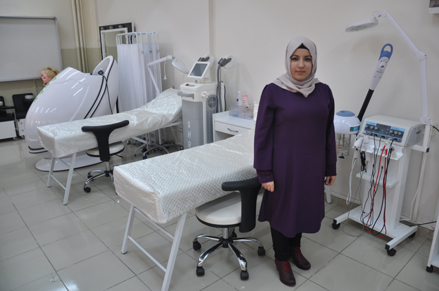 Alkan mesleki teknik lisesi nden kuaförlük hizmeti