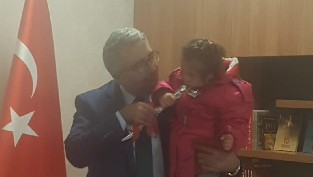 Özel Eğitim Öğrencilerinden İlçe Müdürümüz Sayın Cengiz GÜNDEŞ´e ziyaret.