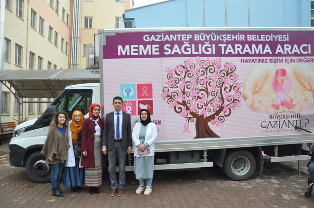 Mobil mamografi cihazi hastanede
