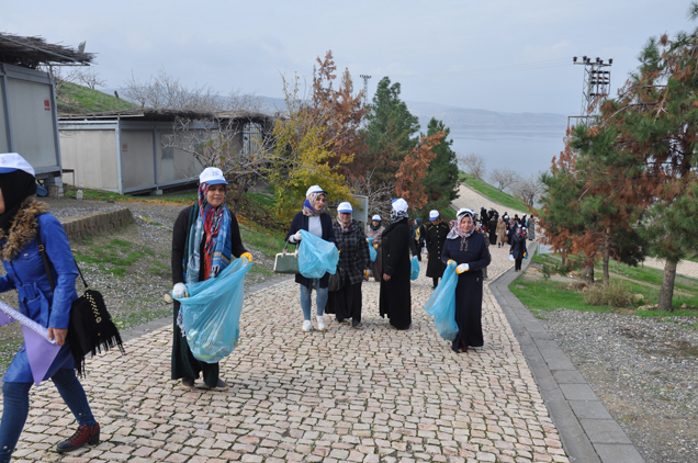 Kursiyerlerden çevre temizliği