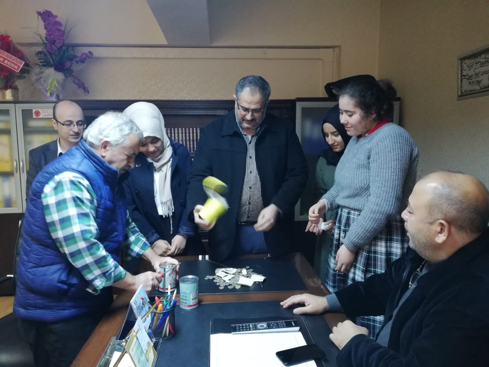 öğrencilerden suriyeli ailelere bağiş